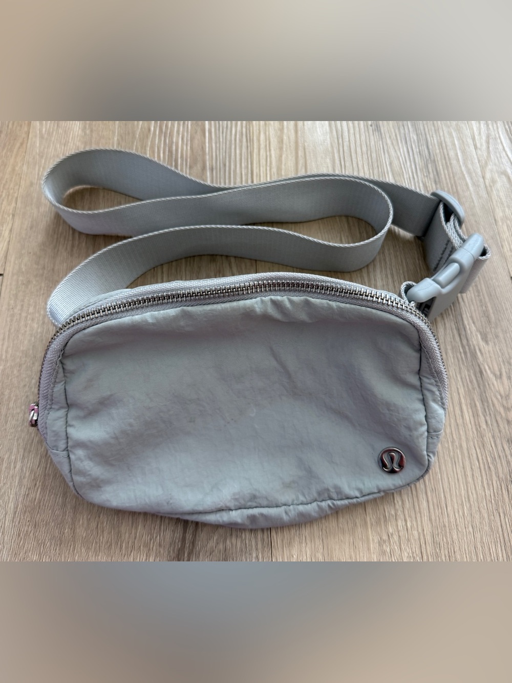 Lululemon Everywhere Belt Bag 1L One Size Seal Light Gray